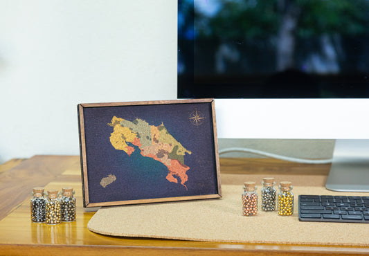 Mapa de Costa Rica de Corcho · Colección IMPRESOS | 20 × 14 cm (Edición para Escritorio)