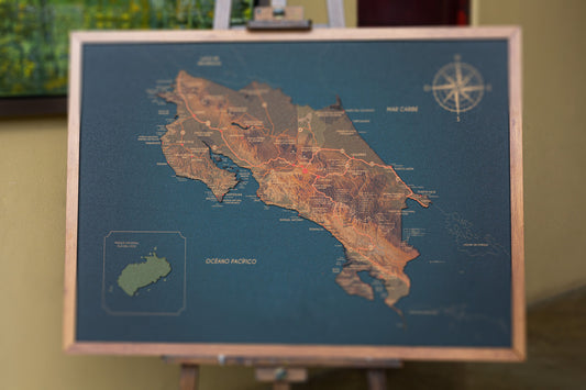 Mapa de Costa Rica en Corcho Natural · Colección Relieve · 110 × 80 cm · Versión #5 · Altitudes y Cordilleras