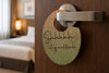 Colgadores Premium para Puertas de Hotel y Airbnb en Corcho y Madera Personalizados