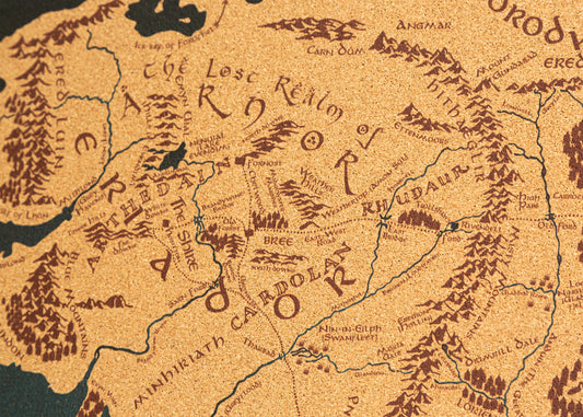 Mapa de Tierra Media en Corcho Natural · Colección Impresos · Enmarcado en Madera Laminada